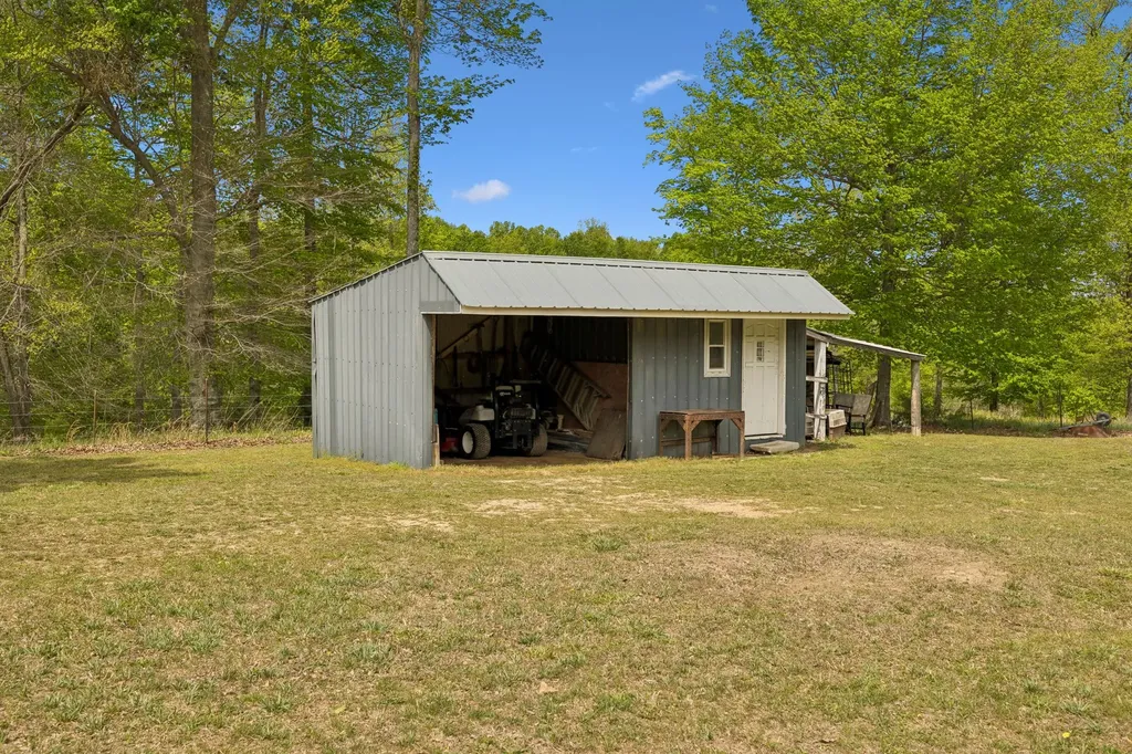 1709 Holland Road Lafayette TN 37083