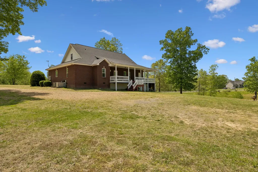 1709 Holland Road Lafayette TN 37083