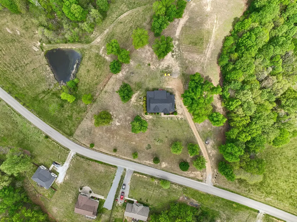 1709 Holland Road Lafayette TN 37083
