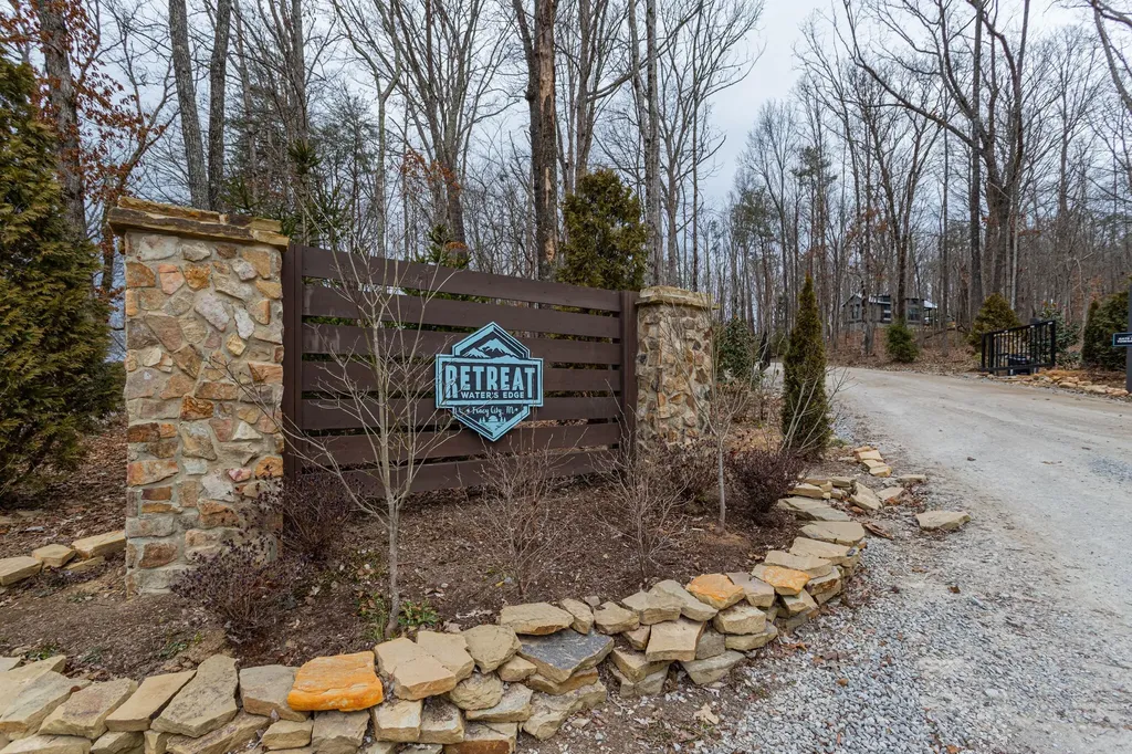 84 Lillypad Lane Tracy City TN 37387