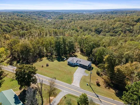6204 Highway 230 Lyles TN 37098