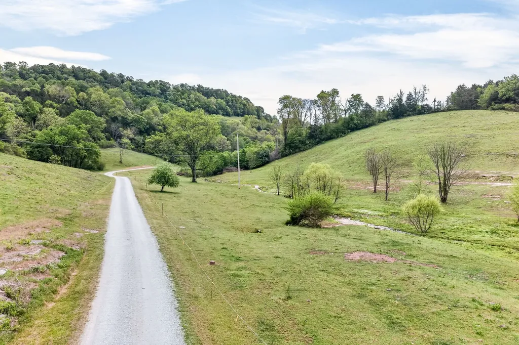 360 Long Hollow Lane Gainesboro TN 38562