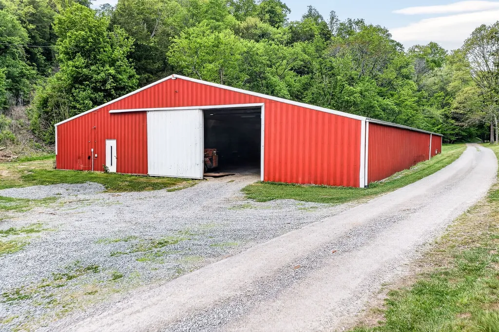 360 Long Hollow Lane Gainesboro TN 38562