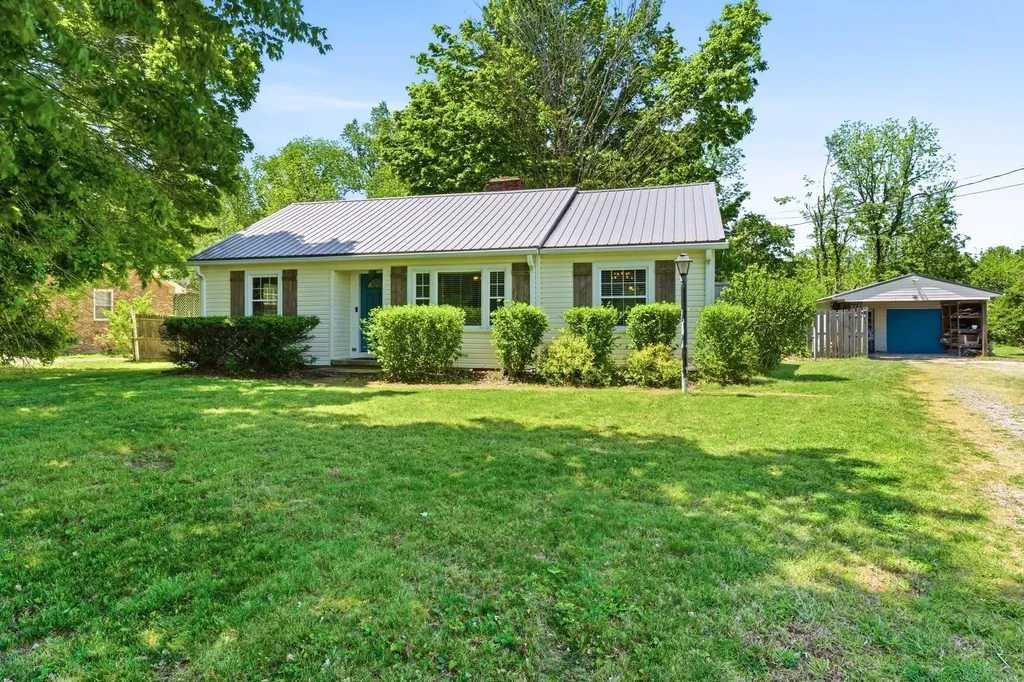 601 N Palmers Chapel Road White House TN 37188