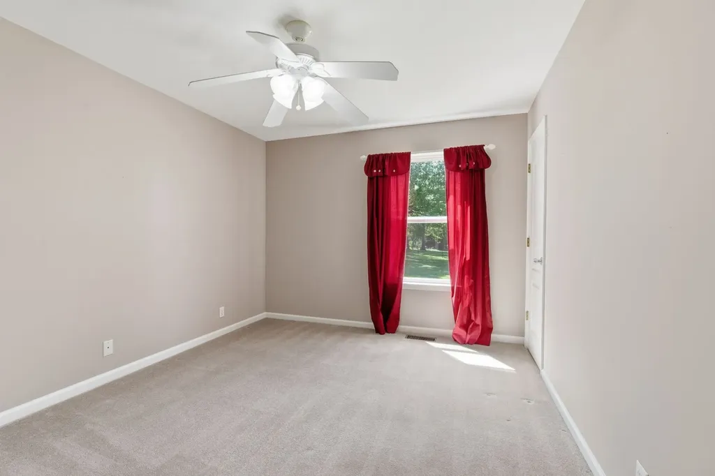 302 Aubrey Court Burns TN 37029
