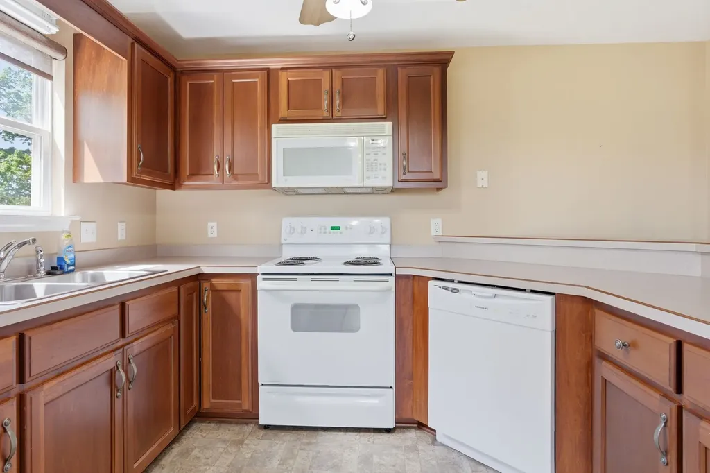302 Aubrey Court Burns TN 37029