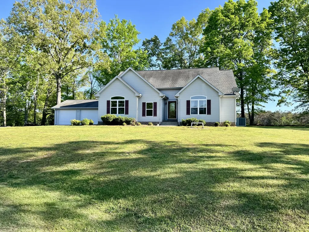 302 Aubrey Court Burns TN 37029