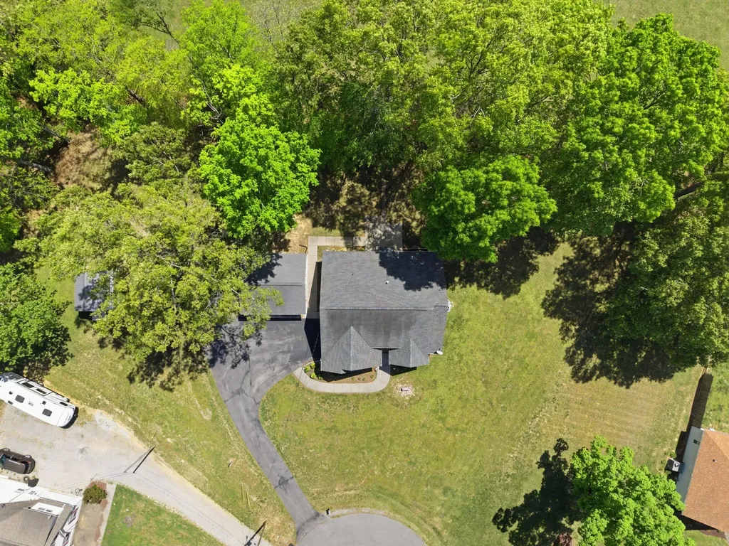 302 Aubrey Court Burns TN 37029