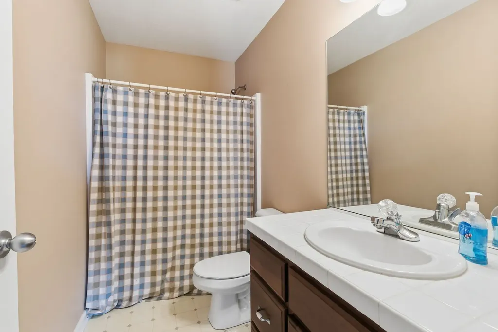302 Aubrey Court Burns TN 37029