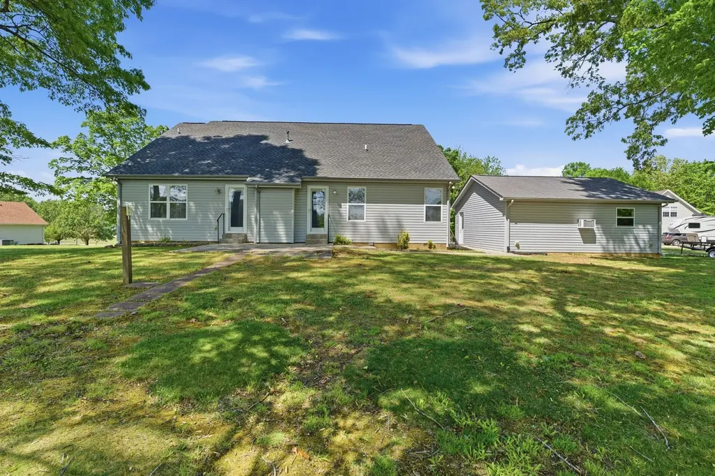 302 Aubrey Court Burns TN 37029