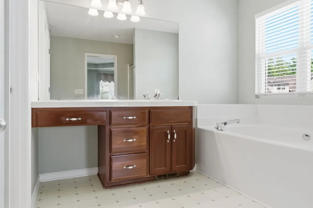 302 Aubrey Court Burns TN 37029