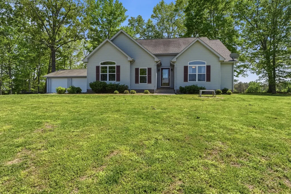 302 Aubrey Court Burns TN 37029
