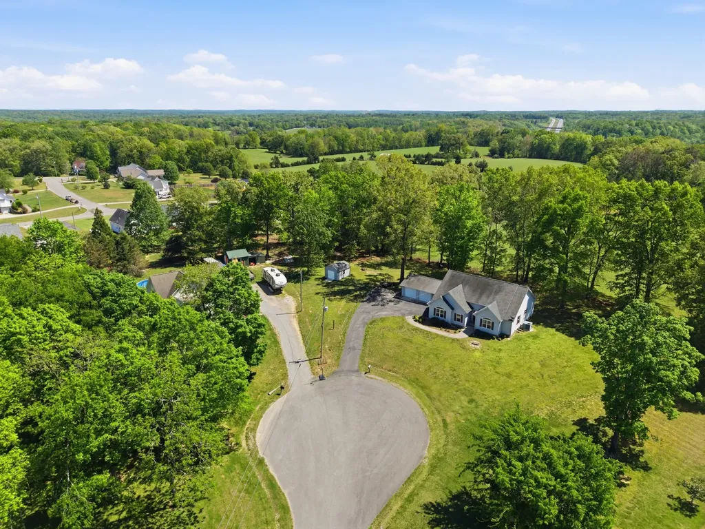 302 Aubrey Court Burns TN 37029