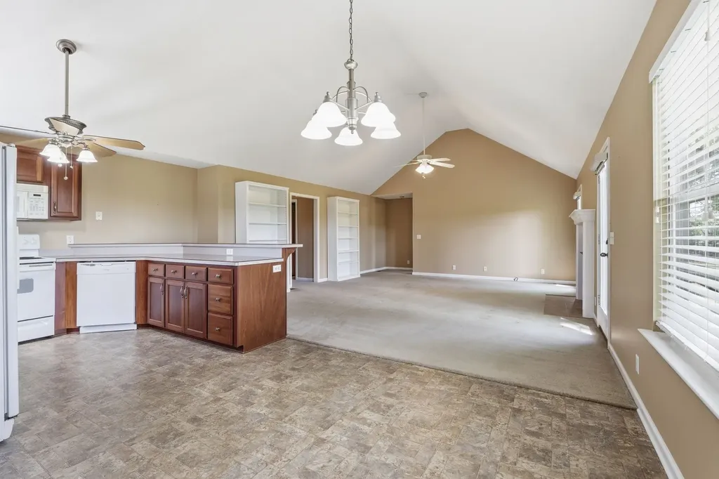 302 Aubrey Court Burns TN 37029