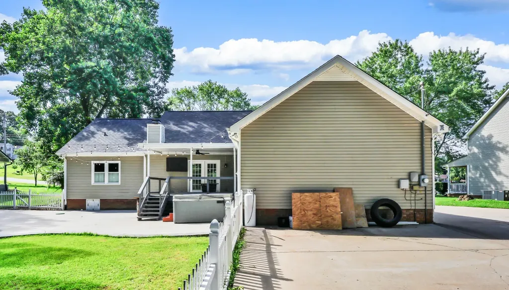 3424 Clearwater Drive Clarksville TN 37042