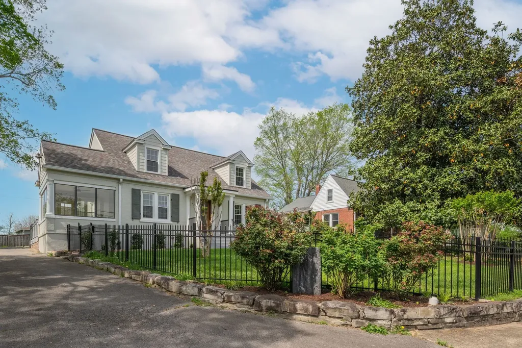 404 Murrell Street Dickson TN 37055