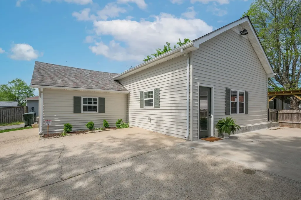 404 Murrell Street Dickson TN 37055