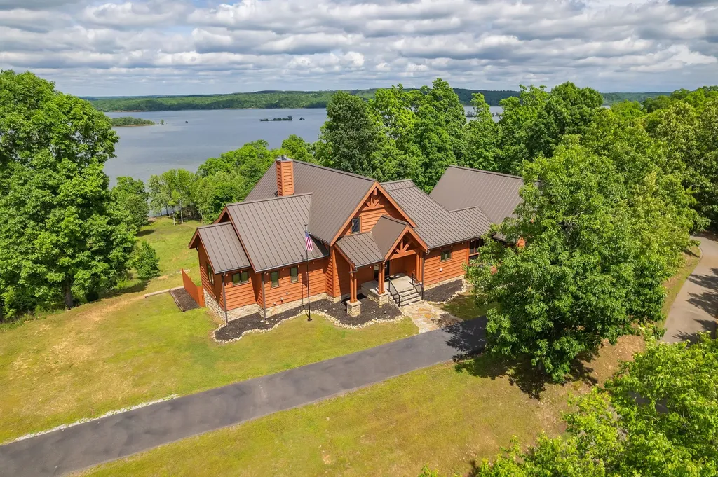 685 River Oaks Drive Big Sandy TN 38221