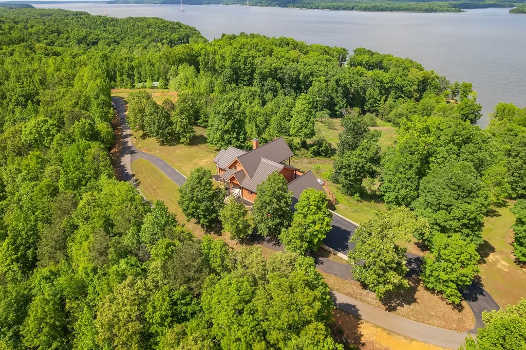 685 River Oaks Drive Big Sandy TN 38221
