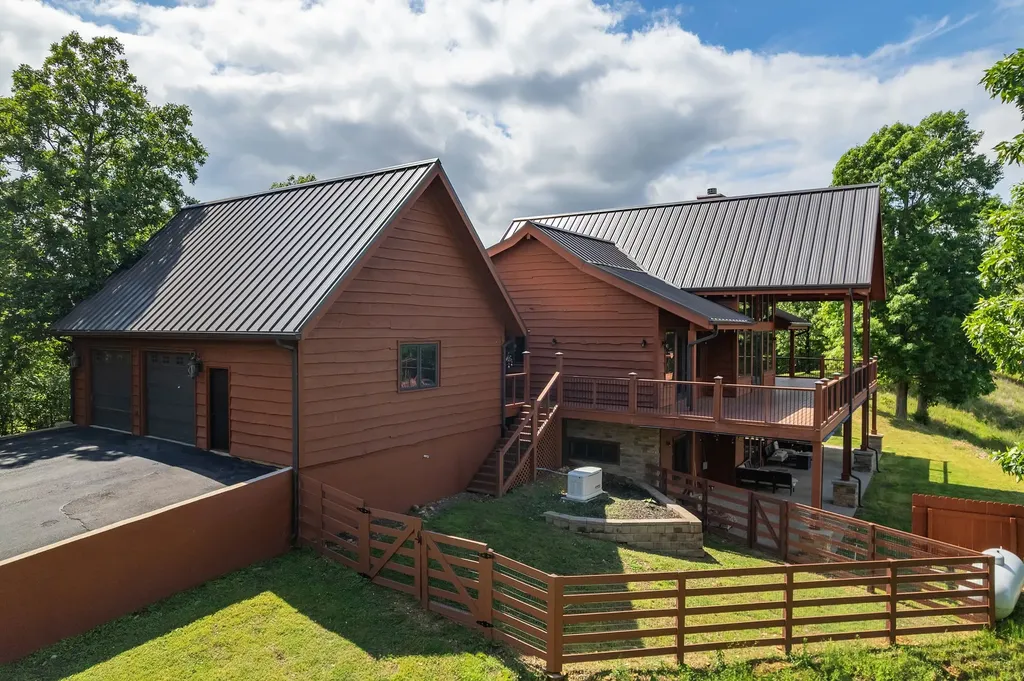 685 River Oaks Drive Big Sandy TN 38221