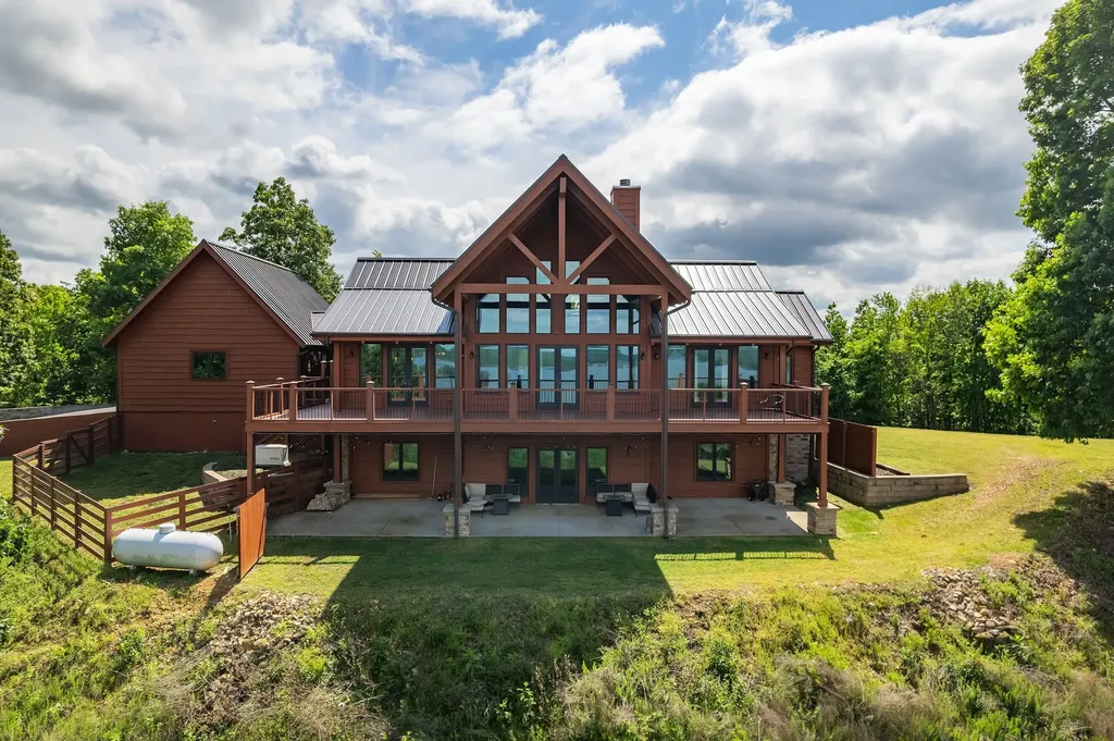 685 River Oaks Drive Big Sandy TN 38221
