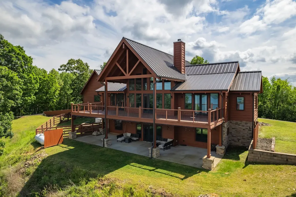 685 River Oaks Drive Big Sandy TN 38221
