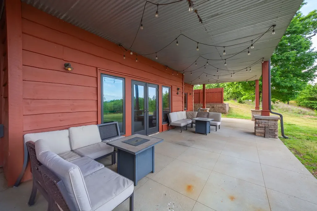 685 River Oaks Drive Big Sandy TN 38221