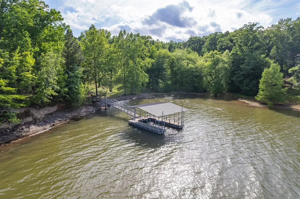 685 River Oaks Drive Big Sandy TN 38221