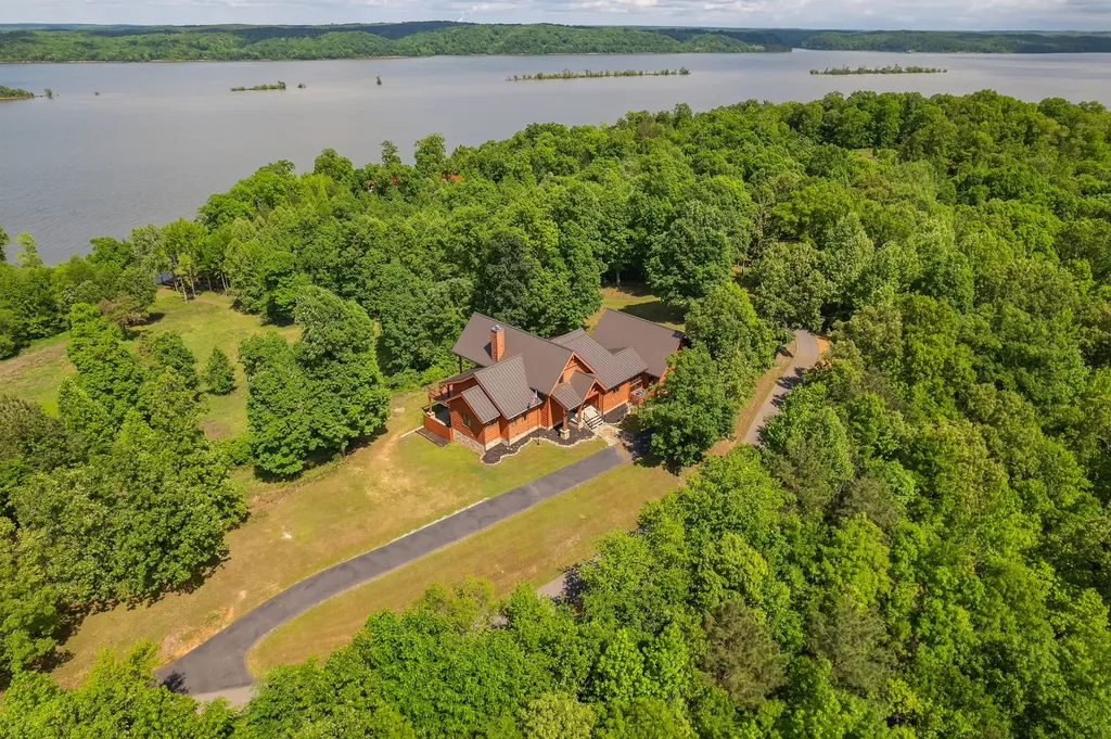 685 River Oaks Drive Big Sandy TN 38221
