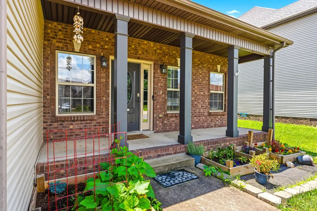 1761 Apache Way Clarksville TN 37042