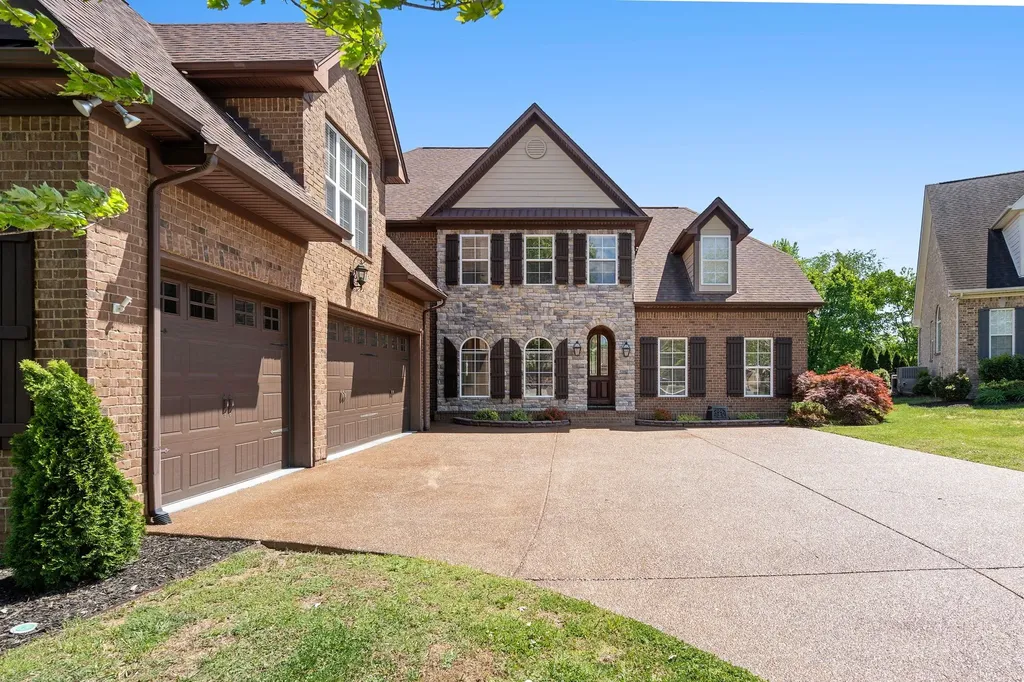 2003 Fishers Loop Spring Hill TN 37174