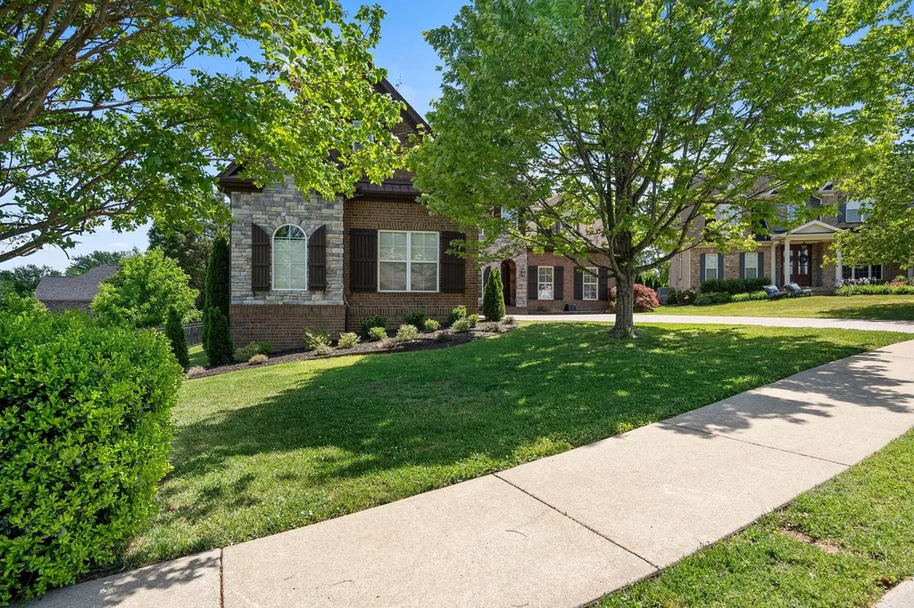 2003 Fishers Loop Spring Hill TN 37174