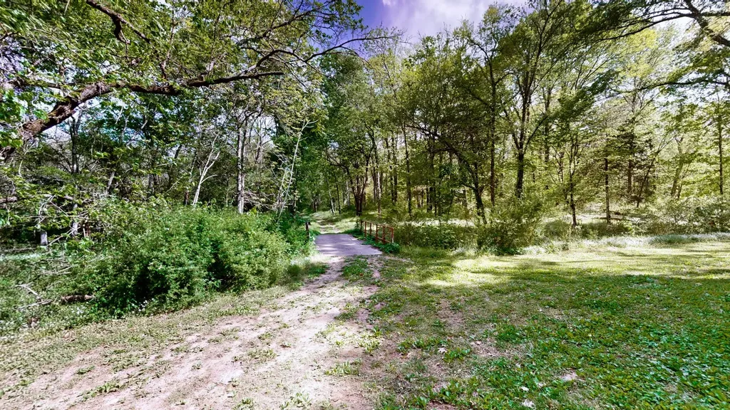 9695 Hartsville Pike Lebanon TN 37087