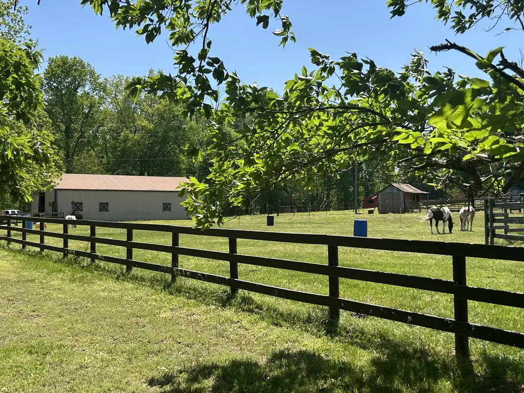 9695 Hartsville Pike Lebanon TN 37087