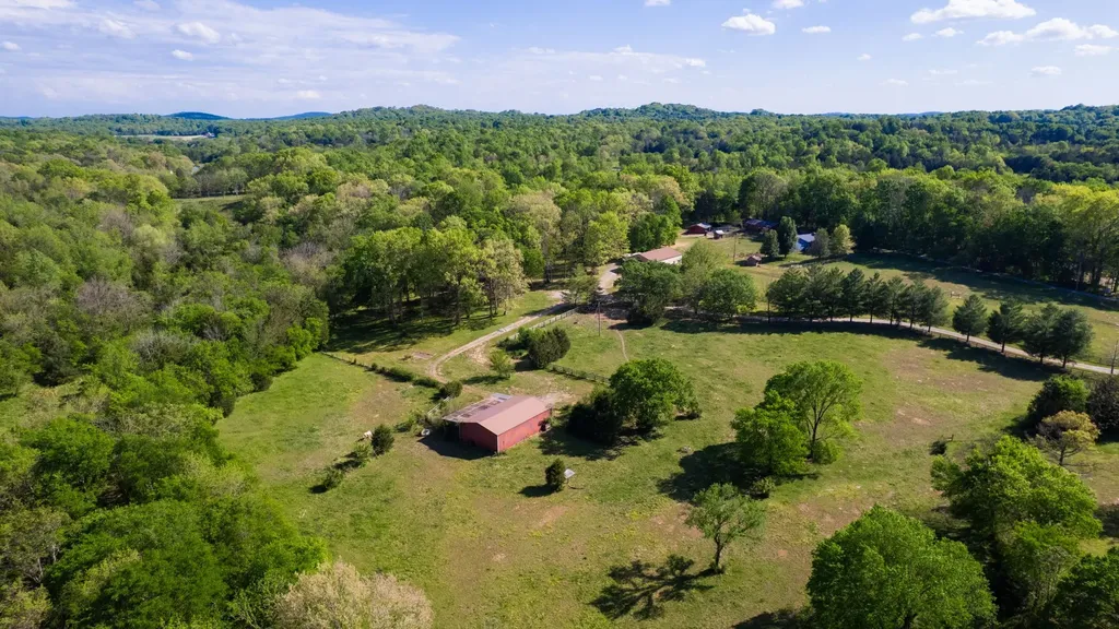 9695 Hartsville Pike Lebanon TN 37087