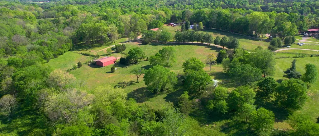 9695 Hartsville Pike Lebanon TN 37087