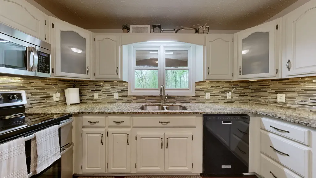 9695 Hartsville Pike Lebanon TN 37087