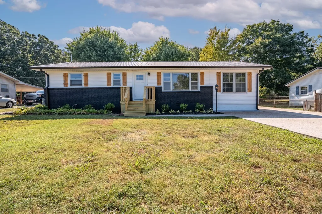 530 N Main Street Loretto TN 38469