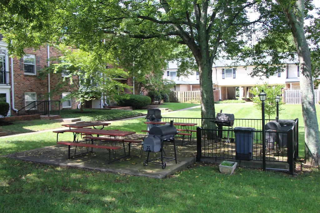 5025 Hillsboro Pike Nashville TN 37215