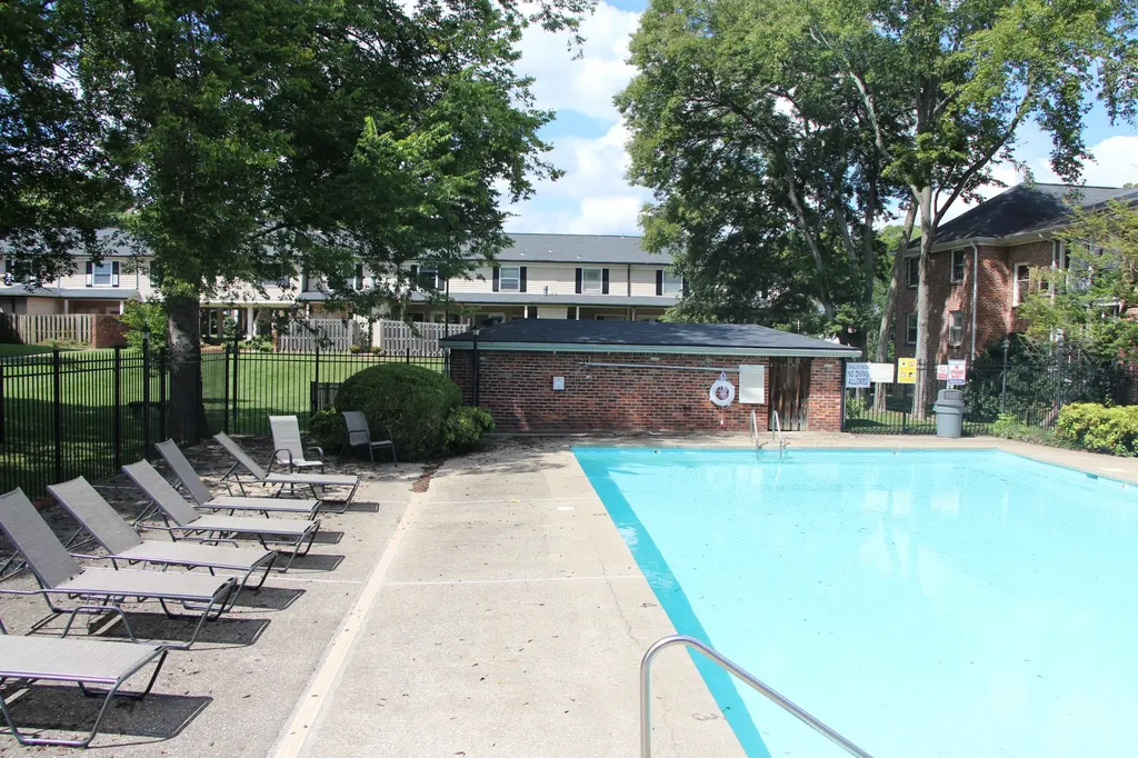 5025 Hillsboro Pike Nashville TN 37215