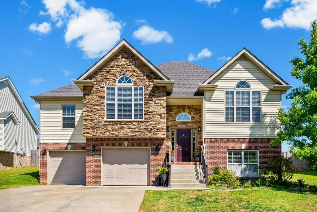 717 W Accipiter Circle Clarksville TN 37043