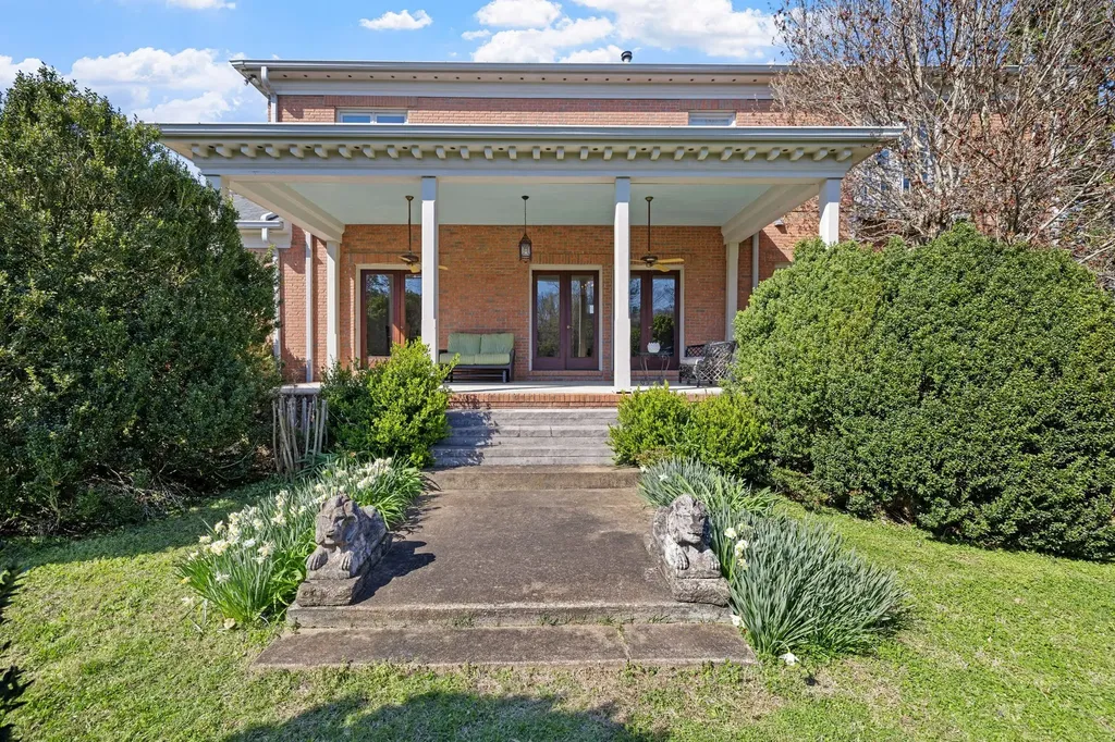1099 E Gaines Street Lawrenceburg TN 38464