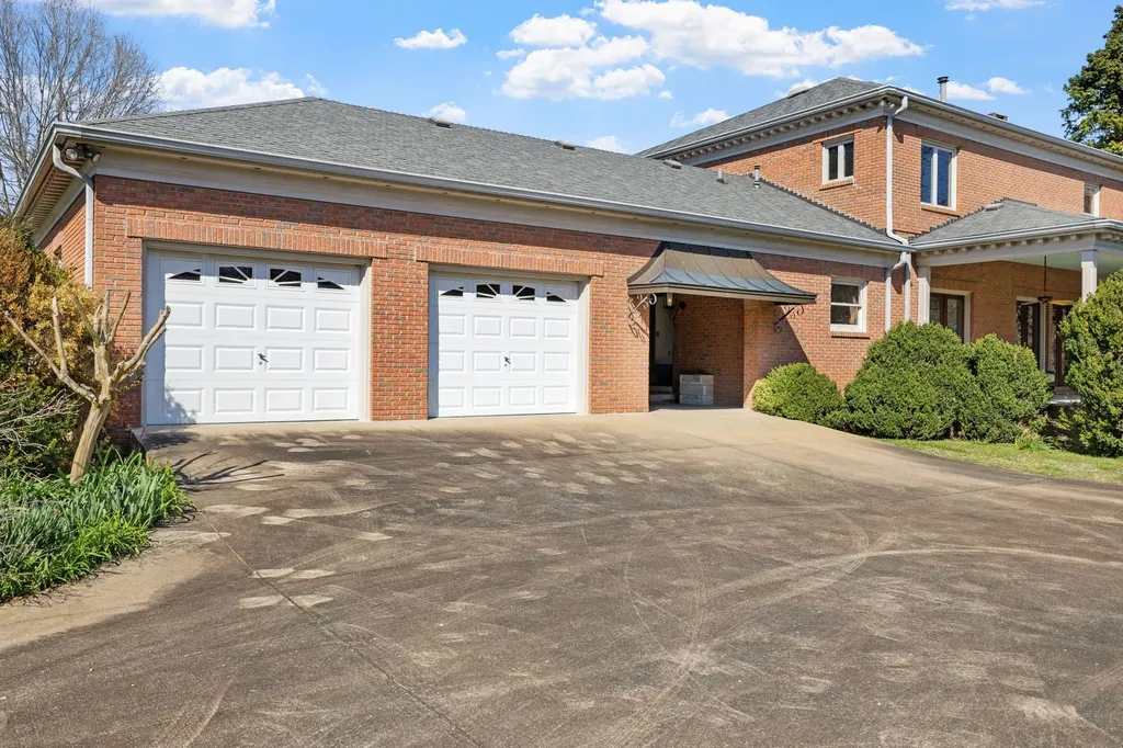 1099 E Gaines Street Lawrenceburg TN 38464