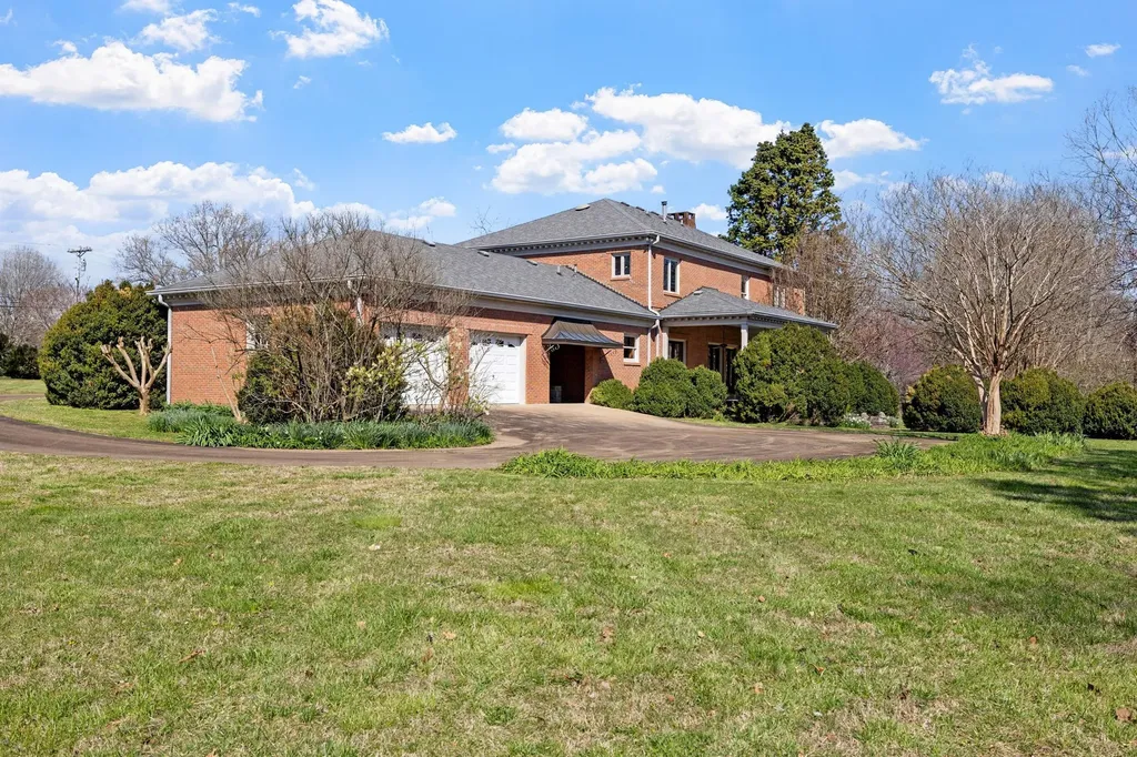 1099 E Gaines Street Lawrenceburg TN 38464