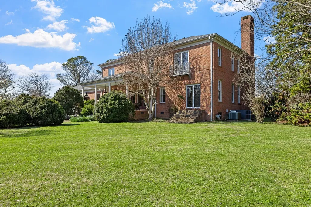 1099 E Gaines Street Lawrenceburg TN 38464