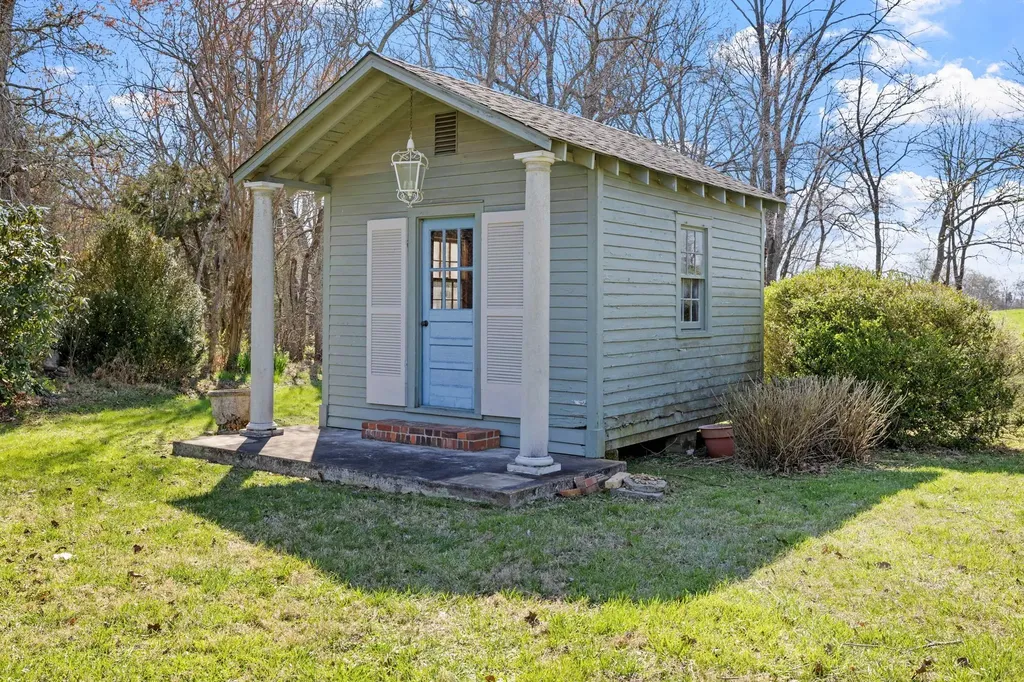1099 E Gaines Street Lawrenceburg TN 38464