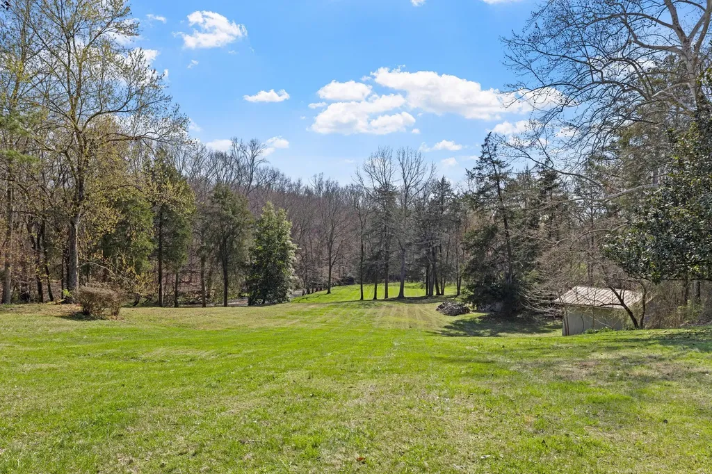 1099 E Gaines Street Lawrenceburg TN 38464