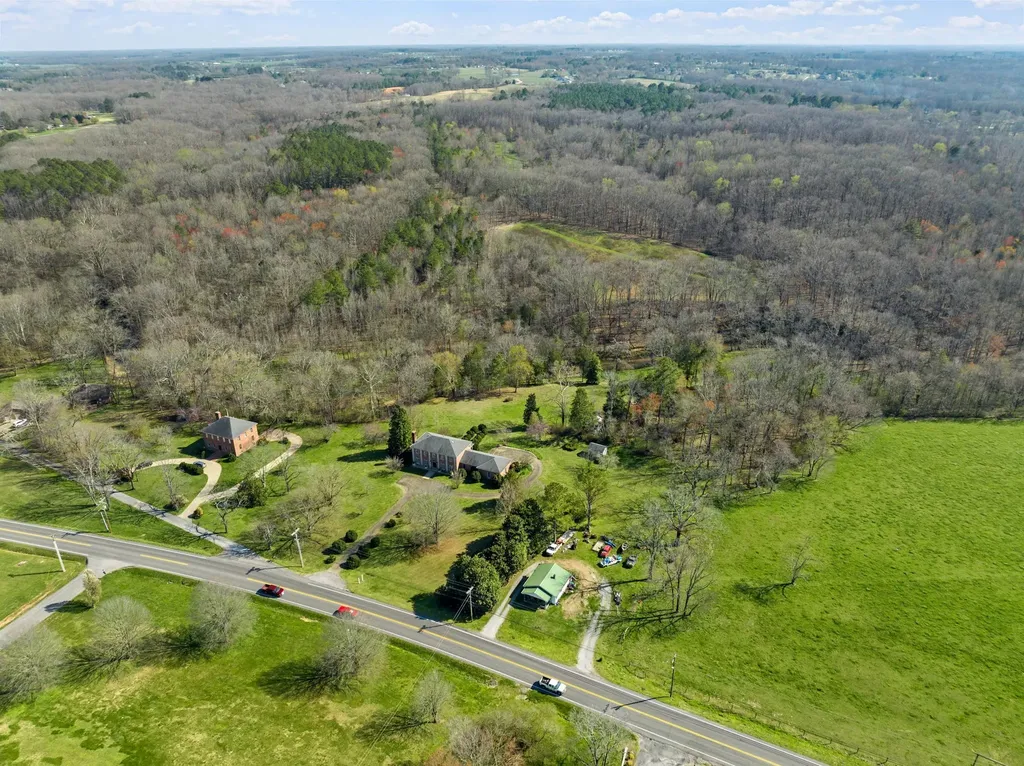 1099 E Gaines Street Lawrenceburg TN 38464