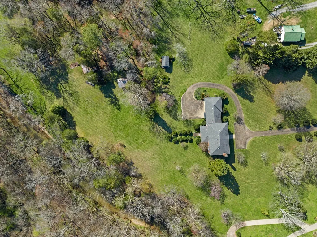 1099 E Gaines Street Lawrenceburg TN 38464