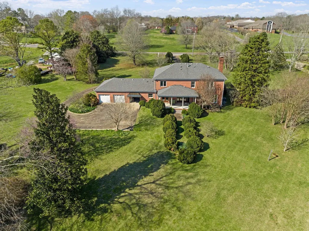 1099 E Gaines Street Lawrenceburg TN 38464